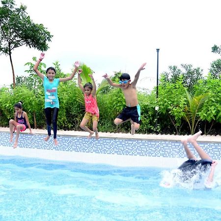 Rejoice Hotel Vadodara Luaran gambar