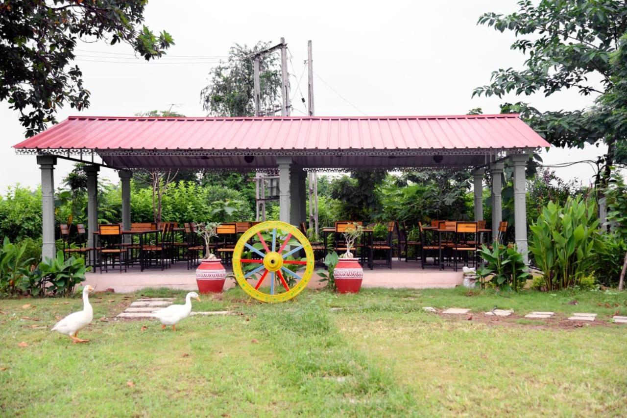 Rejoice Hotel Vadodara Luaran gambar