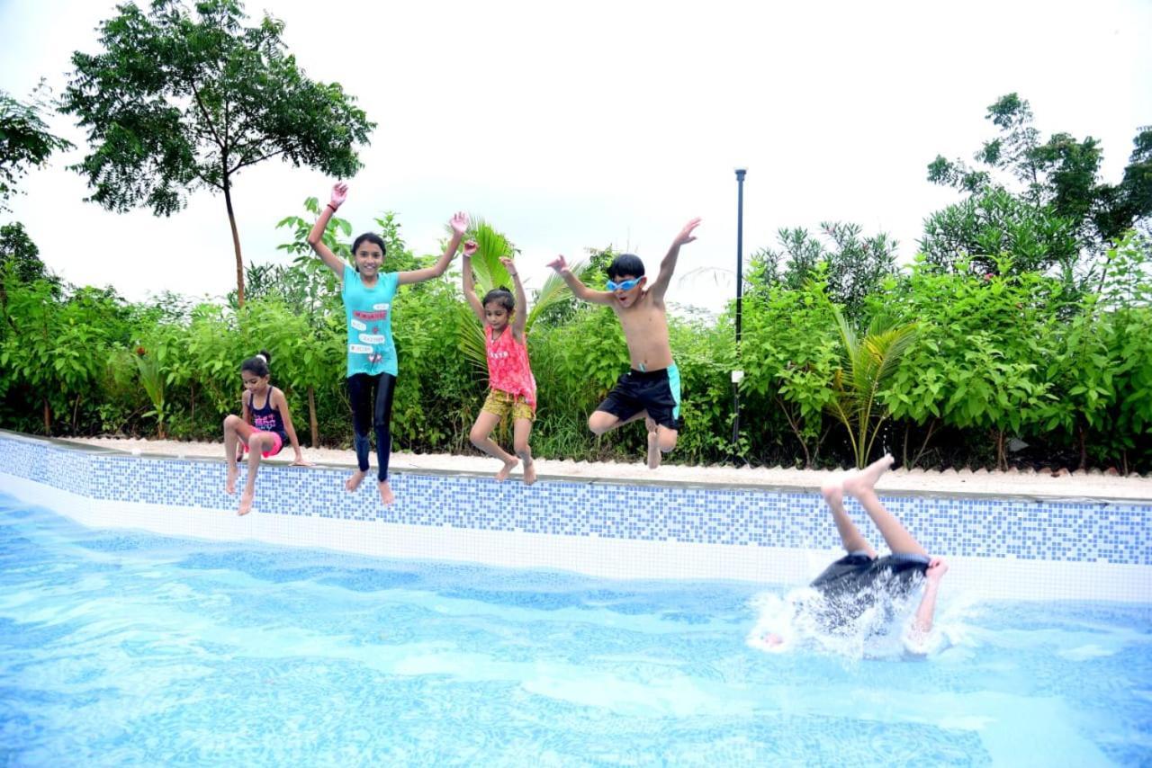 Rejoice Hotel Vadodara Luaran gambar